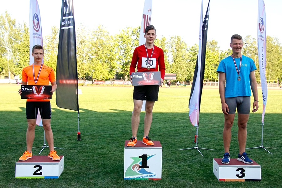 Kristaps Brigmanis izcīnīja pirmo vietu 200 metru skrējienā.
Autors: Inga Gedroviča, lat-athletics.lv.