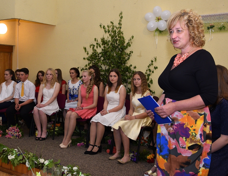 Bauskas mūzikas skolas direktore Anita Velmunska uzrunā audzēkņus skolas izlaidumā šī gada maijā.
Autors: Ivars Bogdanovs