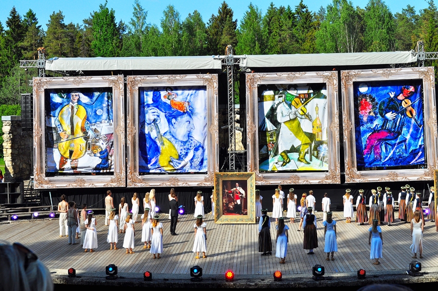 Lielkoncertā «Uzrausim danci Valkā!».
Autors: no folkloras kopu privātajiem krājumiem.