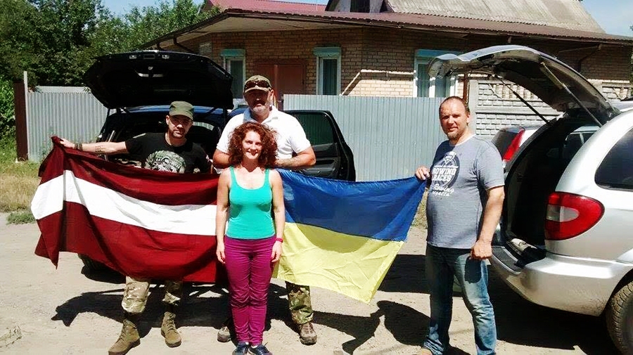 Ingus Zaharčenoks (no labās) Ukrainā savā pirmajā braucienā.
Autors: no I. Zaharčenoka albuma