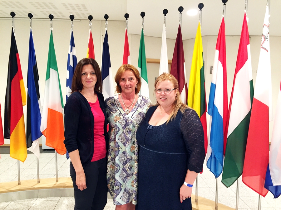 Bauskas novada uzņēmējas Ilona Virza-Zariņa (no kreisās) un Sanita Markeviča kopā ar deputāti Ivetu Griguli (vidū) Eiropas Parlamentā.
Autors: no personiskā albuma