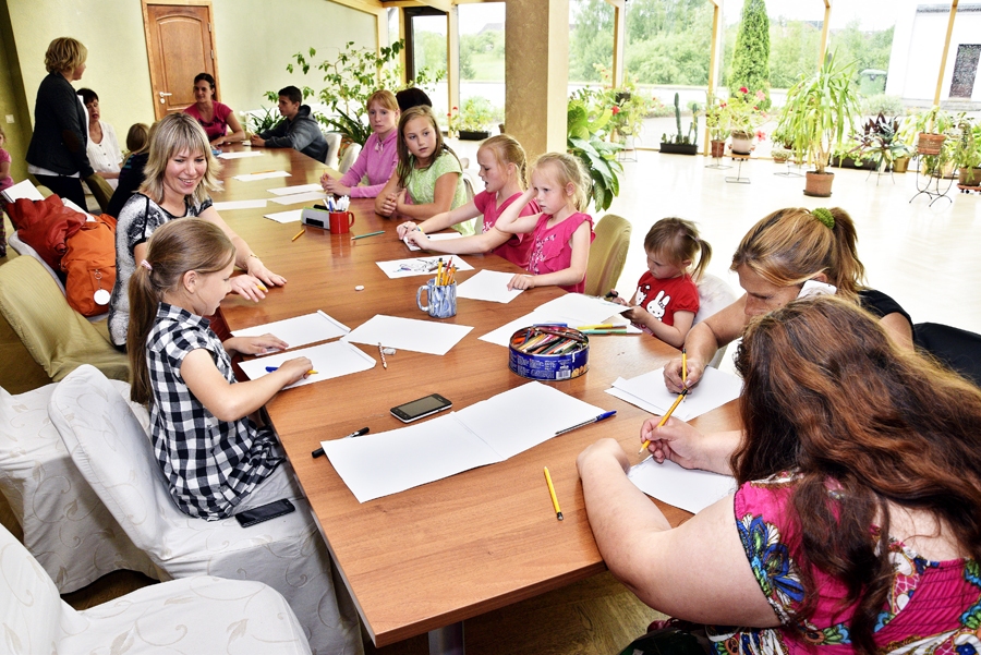 Radošajā darbnīcā strādāja bērni kopā ar vecākiem.
Autors: Ivars Bogdanovs