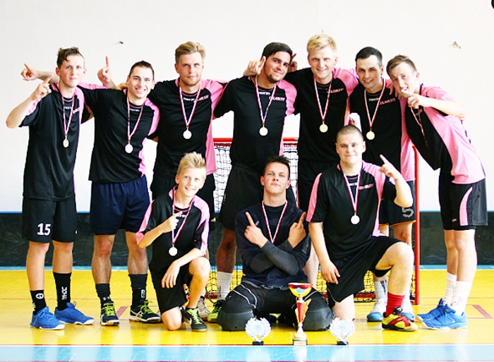 Čempionu komandas «Ceraukste» sastāvā spēlēja – Rolands Kovaļevskis, Rihards Mallons, Reinis Paegle, Toms Mengots, Artūrs Dulbe, Artūrs Breijers, Aivis Barkovskis, Matīss Dulbe, Reinis Kirilko, Raitis Zeņuks, Emīls Dzenis un Artūrs Nerets.
Autors: Elīna Gruncka