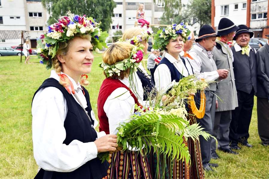 Codes folkloras kopa «Dreņģeri» kopj latviešu svētku tradīcijas arī saulgriežu laikā.
Autors: Ivars Bogdanovs