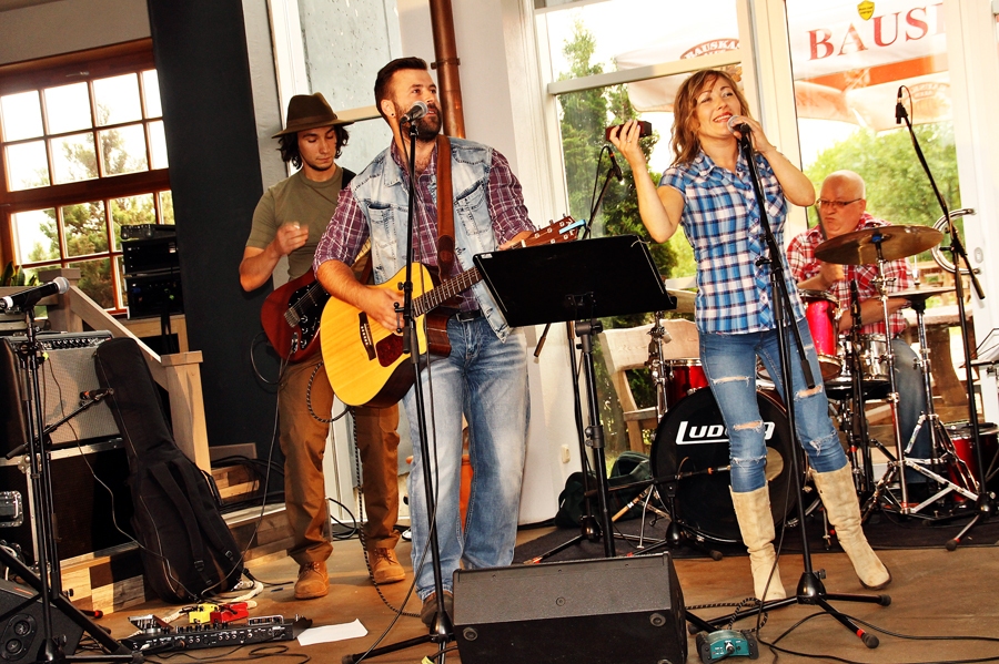 «Jauna diena» ir tautā iemīļoto «Emburgas zēnu» atjaunināta versija.
Autors: Uldis Varnevičs