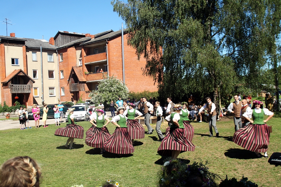 Piebalgās uzstājas vidējās paaudzes deju kolektīvs «Vēveri».
Autors: Uldis Varnevičs