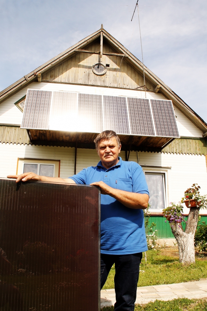 Pēteris Liopa privātmājas vajadzībām lielāko daļu elektrības iegūst ar saules baterijām.
Autors: Uldis Varnevičs