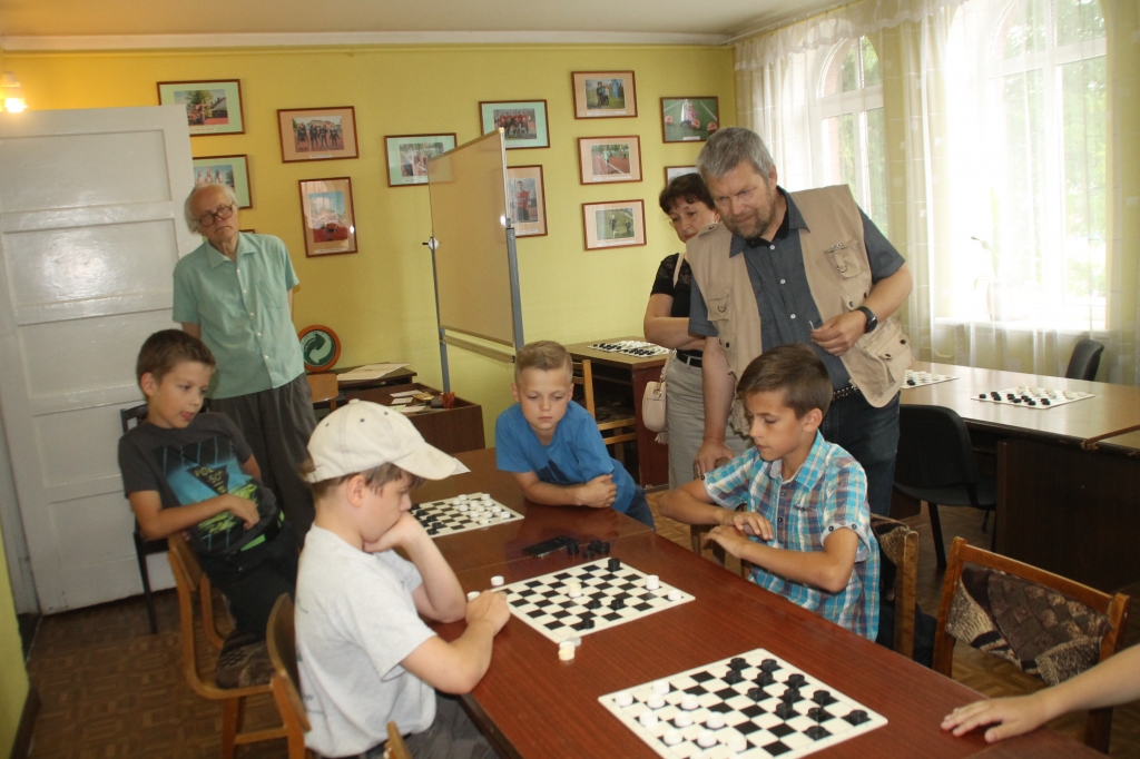 Leo Jonikāns (tuvplānā no kreisās) spēlē pret Niku Naidželu Zeltiņu. 
Autors: Uldis Varnevičs