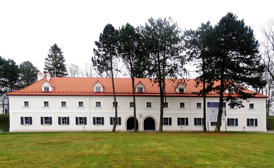 Biržu pils arsenāla ēka, kurā noritējusi Biržu un Vecumnieku pašvaldības sadarbības nodomu protokola parakstīšana.
Autors: no birzumuziejus.lt