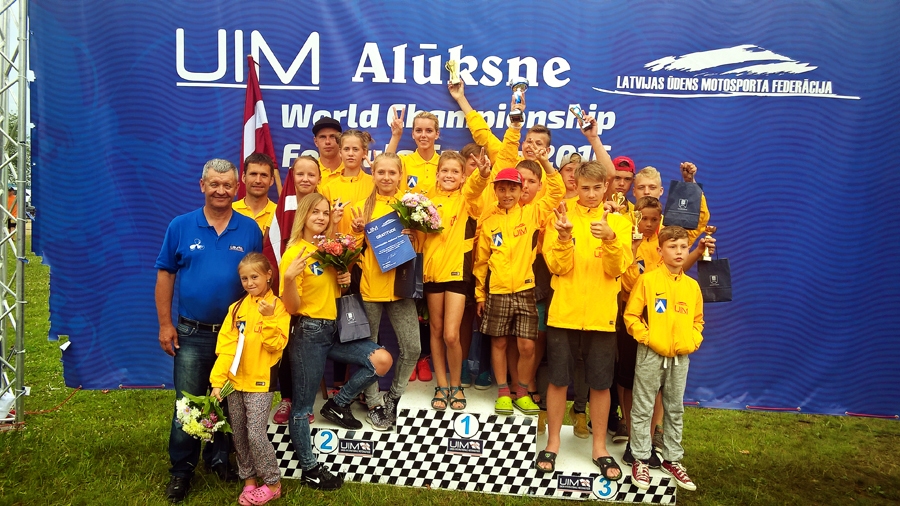 Latvijas komanda «Formula Future» sacīkstēs.
Autors: no Latvijas Ūdensmotosporta federācijas albuma