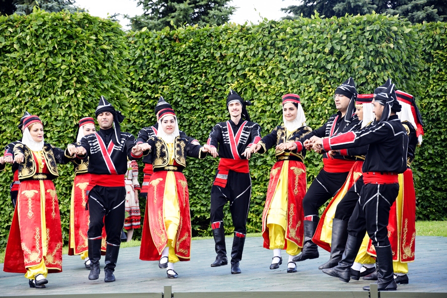 Tautas deju izpildītāji  no Turcijas bija krāšņi, azartiski un profesionāli.
Autors: Ivars Bogdanovs