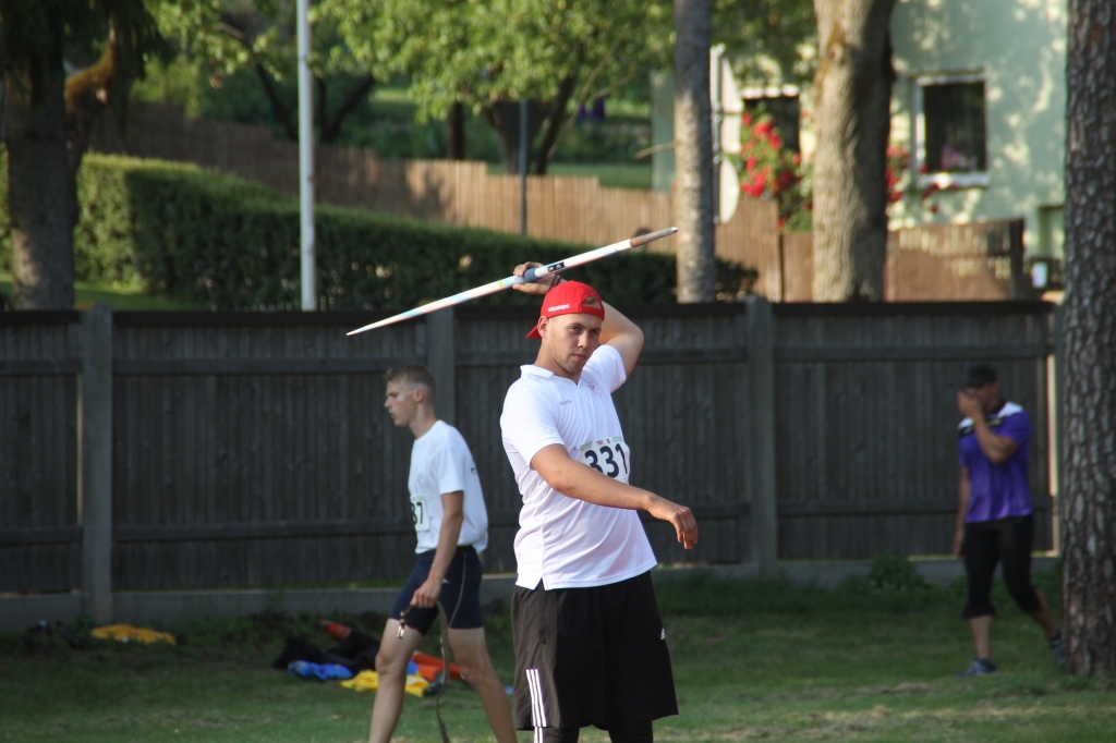 Kristaps Jaunpujens Tbilisi šķēpu raidīja personiskā rekorda tālumā.
Autors: no «Bauskas Dzīves» arhīva