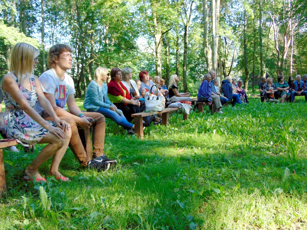 Koncertu «Budberga laikmeta griežos» noskatījās ap pussimts vietējo un kaimiņu pagastu iedzīvotāju.
Autors: Vilnis Auzāns