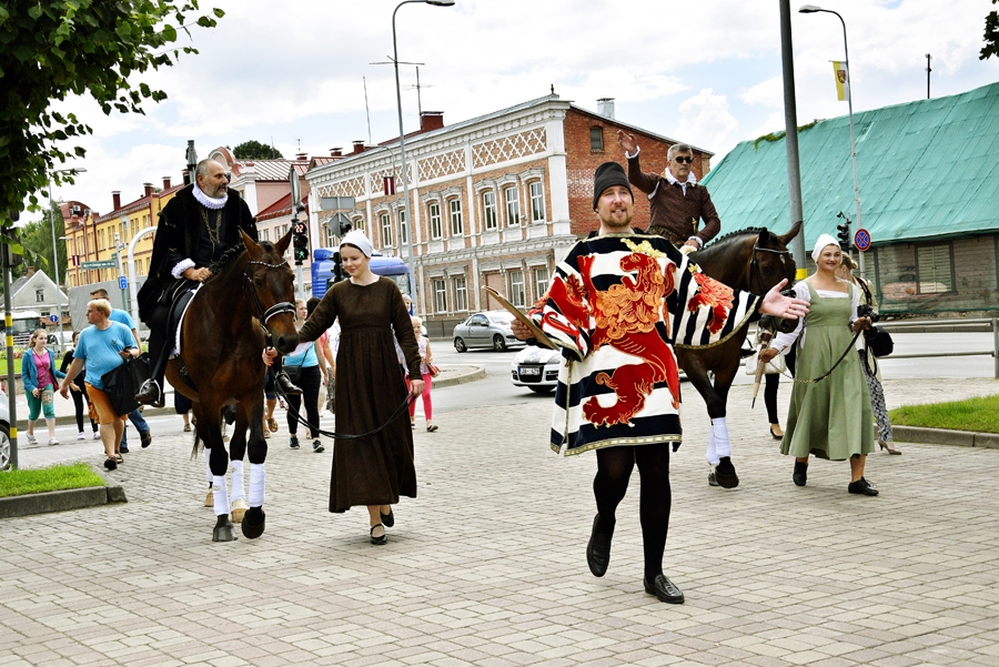 Pilskungs un birģermeistars ar heroldu ievada senlaiku svētku atklāšanu pilsētas ielās un laukumos.
Autors: Ivars Bogdanovs 