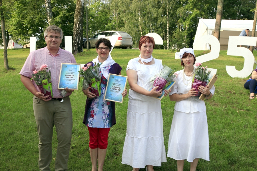 Raimonda Ribikauska (otrā no labās) kopā ar citiem LLKC labākajiem speciālistiem.
Autors: Dainis Arbidāns, LLKC