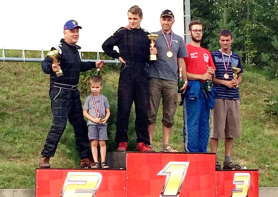 Tautas klasē mūsējie 3. vietā uz goda pjedestāla.
Autors: no komandas albuma