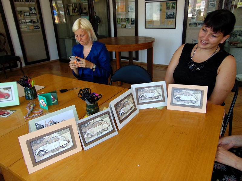 Bauskas muzejā interaktīvajā pasākumā «Laiks spēlēties» izgatavot kartītes 3D formātā ir saistoši gan bērniem, gan pieaugušajiem.
Autors: no «Bauskas Dzīves» arhīva