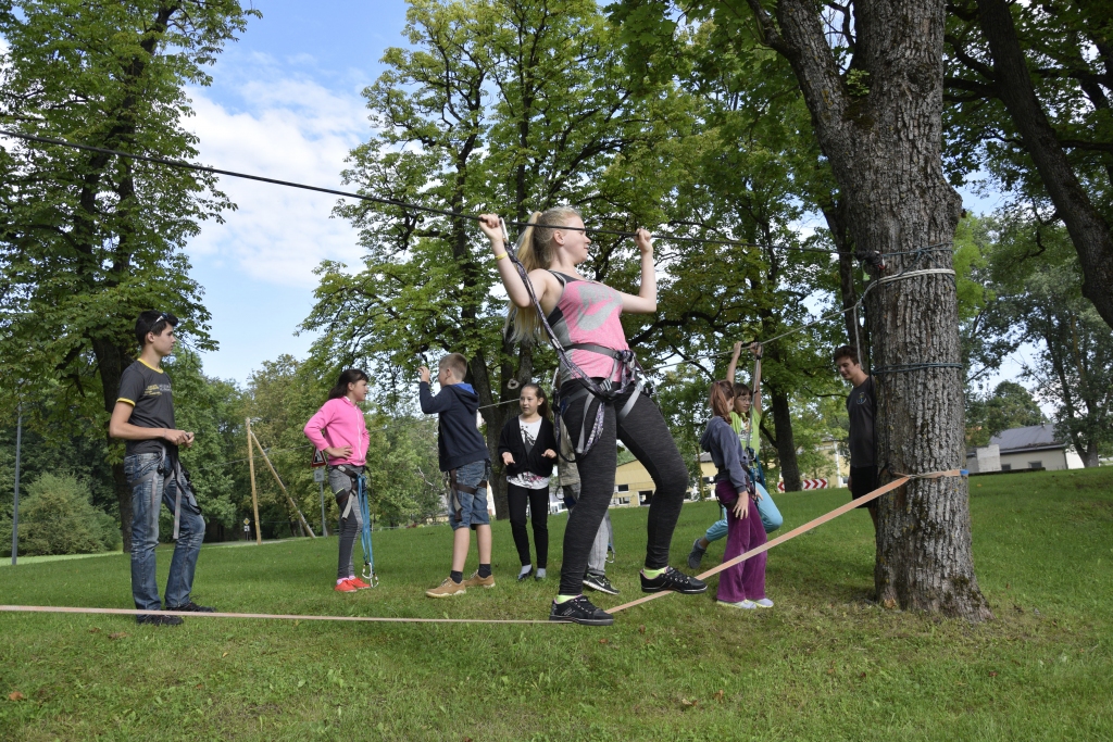 Tūrisma sportu jaunie iecavnieki izmēģināja parkā Renāra Manuilova un brīvprātīgo instruktoru vadībā.
Autors: Ivars Bogdanovs