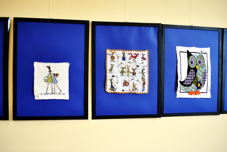 Janas Kociņas gleznās valda romantika un maigums, izšuvums nostrādāts perfekti, krāsas smalki niansētas.
Autors: Antra Ērgle