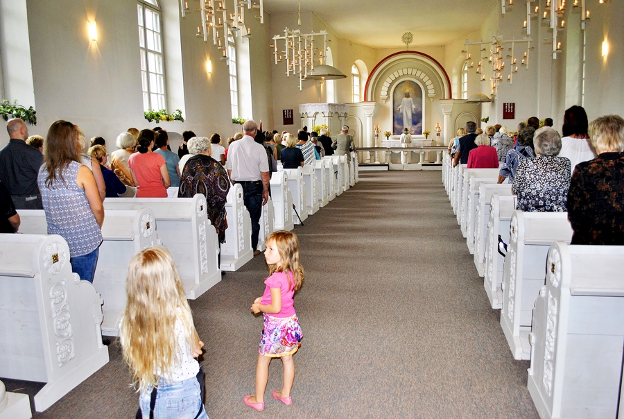 Valles baznīcā Alfrēda Amtmaņa-Briedīša atceres dievkalpojumā pulcējās Vecumnieku novada ļaudis un visi no Rīgas.
Autors: Antra Ērgle