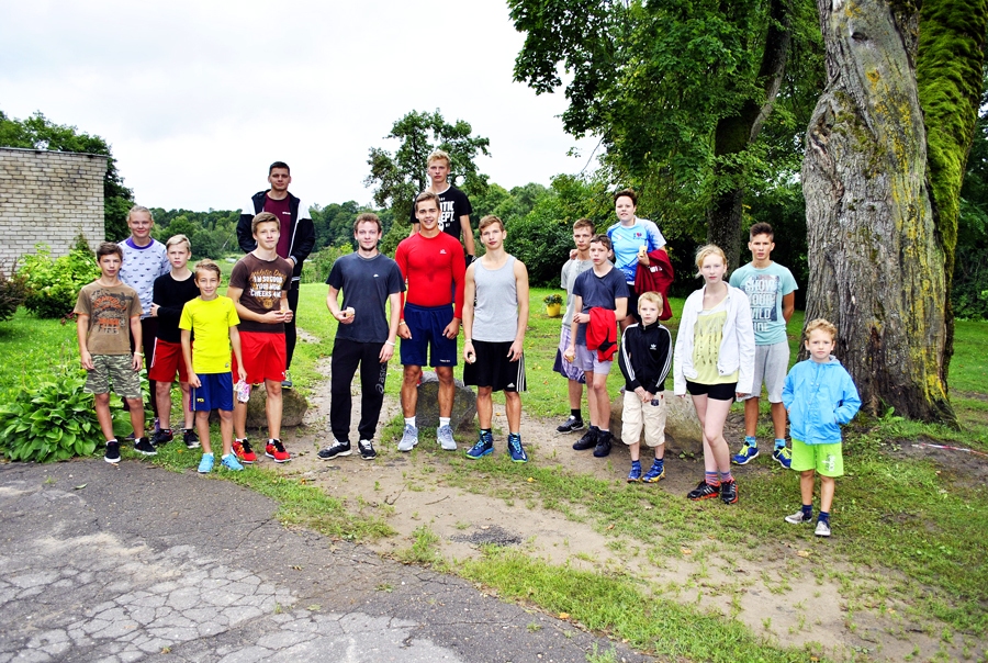Pēc finiša skrējēji saņēma piemiņas velti un saldējumu spēku atgūšanai.
Autors: Antra Ērgle