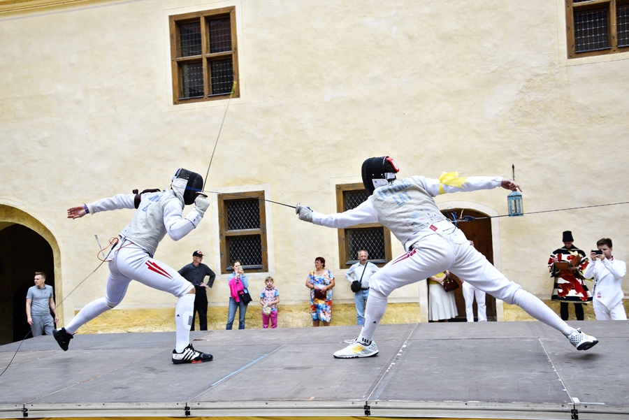 Fināla cīņā ar floreti Lūkass Edmunds Teteris (no labās) sakauj savu pretinieku. 
Autors: Ivars Bogdanovs