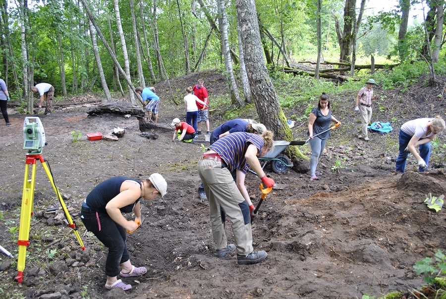 Asaru dzelzs manufaktūrā Vecumniekos notiek izrakumi.
Autors: Māris Krūmiņš