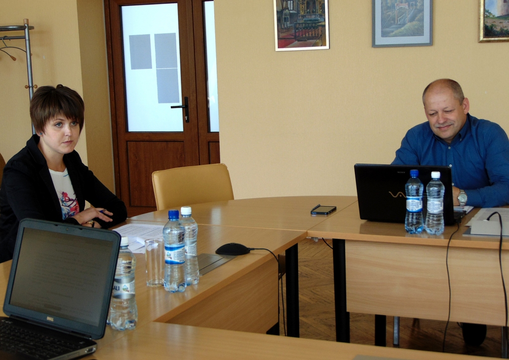 Sabiedrisko attiecību nodaļas vadītājai Ievai Šominai diskusijā ar deputātu Aleksandru Novicki nācās no viņa uzklausīt daudzus pārmetumus.
Autors: Vilnis Auzāns