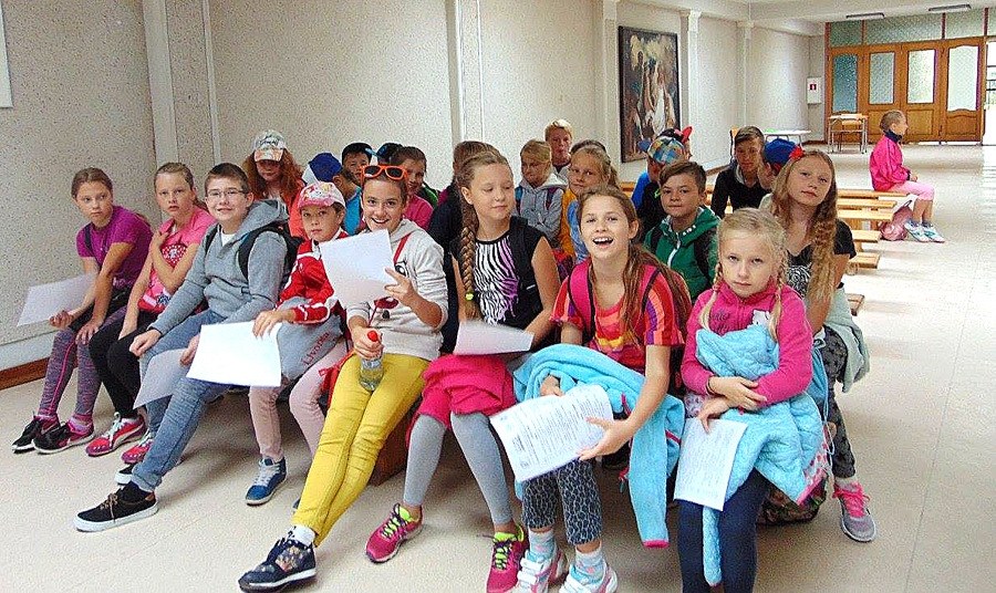 Nometnes ievadā bērni devās iepazīšanās rotaļā, iegūstot jaunus draugus.
Autors: no organizatoru albuma