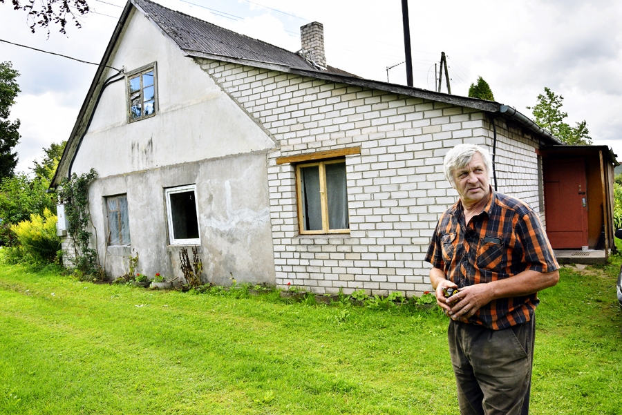 Jons Bruveris, «Beķeru» saimnieks, pūlas no sirds, lai nams atkal būtu kā jauns.
Autors: Ivars Bogdanovs