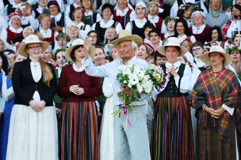Vidzemes un Latgales dziesmu svētkos Alūksnē šī gada 28. maijā Gido Kokars stājās kopkora priekšā. 
Autors: Inga Muižniece