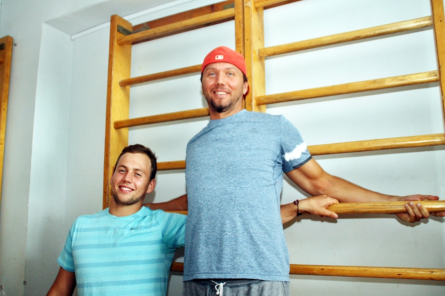 Treniņiem labāko vietu Kristaps Jaunpujens-Pujens un Ainārs Kovals atraduši Ulbrokas sporta centrā.
Autors: Uldis Varnevičs