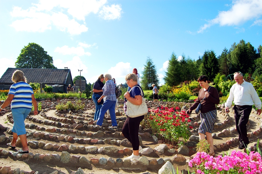 Enerģētiskais labirints aizrauj arī pensionārus.
Autors: no U. Osīša albuma