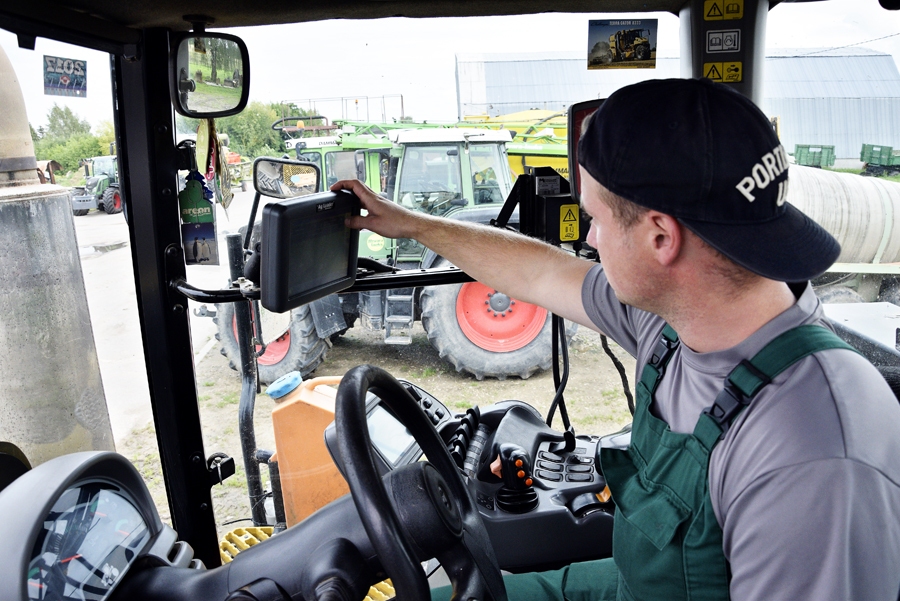 «Uzvara-lauks» tīrumos sējmašīnas strādā ar GPS iekārtām, lai precīzāk ieliktu pamatu jaunajai ražai.
Autors: Ivars Bogdanovs