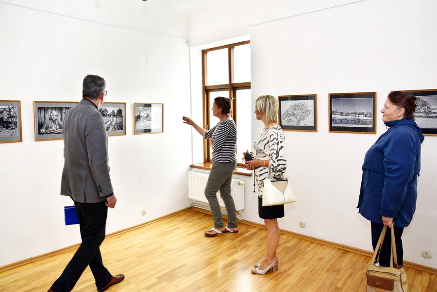 Māra Kreitenberga jubilejas fotoizstādē «Kad mirklis par laiku ir garāks» Bauskas muzejā.
Autors: Ivars Bogdanovs