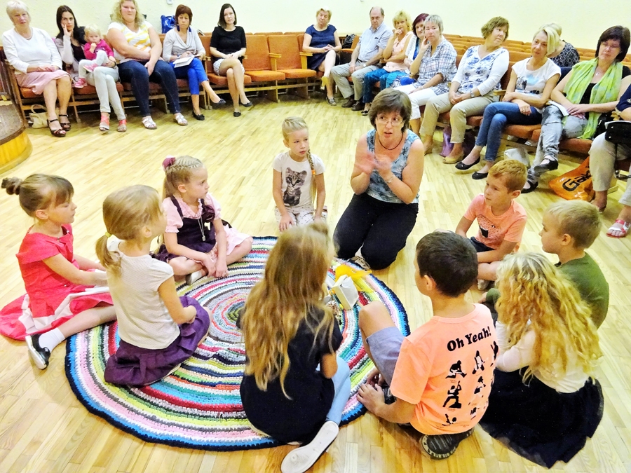 Ella Umbleja seminārā strādāja ar dažāda vecuma bērniem.
Autors: Inga Muižniece