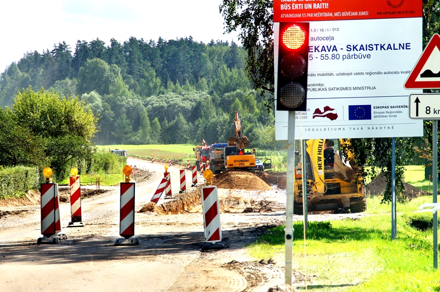 Bārbeles–Skaistkalnes ceļa remonts rit Bārbeles pagasta teritorijā. 
Autors: Uldis Varnevičs