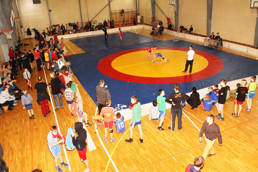 Bauskas novada brīvās cīņas sacensībās tagad būs pieejami divi cīņas paklāji. 
Autors: no «Bauskas Dzīves» arhīva