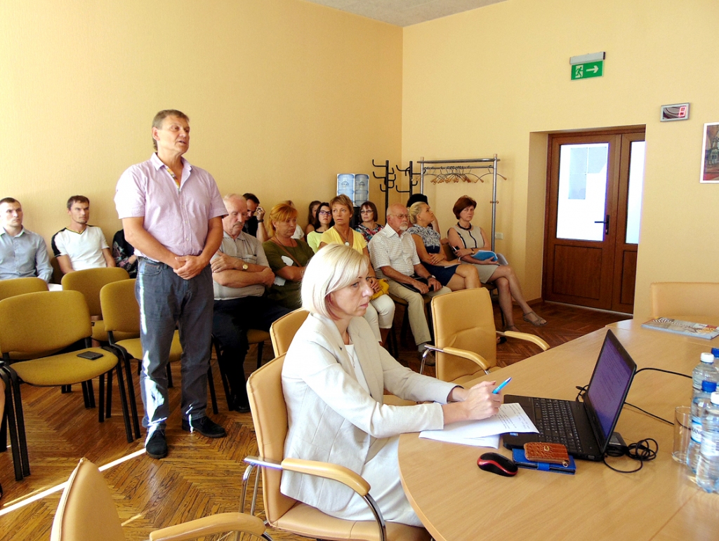 Bauskas novada domes sēdē Ceraukstes pagasta Mūsas ciema iedzīvotāju viedokli pārstāv Pēteris Neikšāns. 
Autors: Vilnis Auzāns