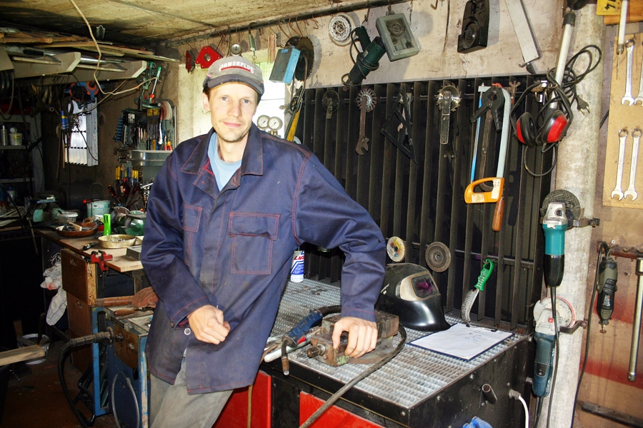 Uldis Maniks ir prasmīgs gan eksporta konsultācijās, gan praktiskos darbos paša mājās.
Autors: no personiskā albuma.