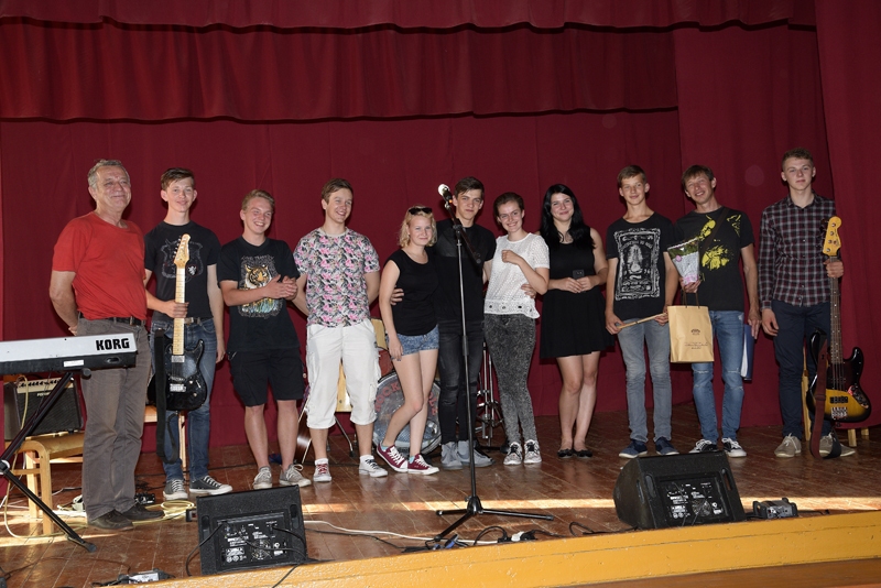 Meistarklasē novada jaunie mūziķi saņēma ģitāras profesionāļu Riharda Lībieša un Ginta Smukā padomus.
Autors: Ivars Bogdanovs