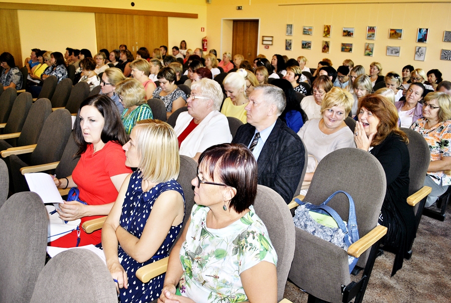 Iecavas novada pedagogi mācību gadu ievadīja ar tradicionālo skolotāju forumu vidusskolā.
Autors: Antra Ērgle