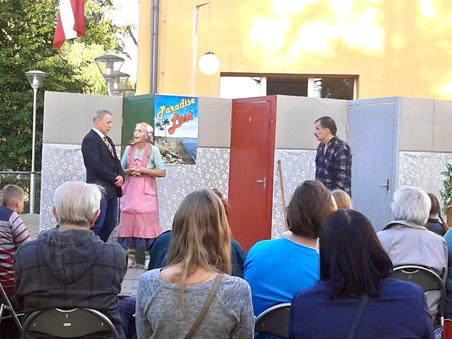 Amatieru aktieri aizrautīgi izspēlēja mūsdienīgu sižetu.
Autors: Antra Ērgle