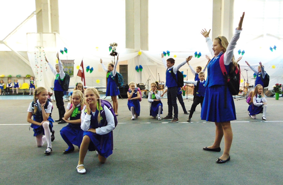 Sākumskolas audzēkņu priekšnesums.
Autors: Vilnis Auzāns