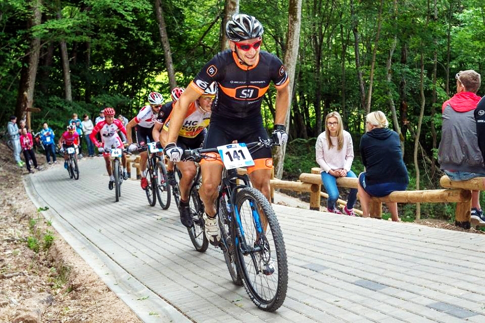 Riteņbraukšanas sacīkstēs Siguldā Eiropas čempionātā startē Toms Lauks.
Autors: no T. Lauka albuma. 