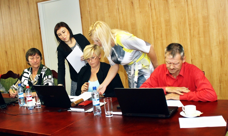 Domes sēdē 7. septembrī noritēja jaunā Vecumnieku novada domes priekšsēdētāja vēlēšanas. vienīgā kandidāte bija Aiga Saldābola, kura arī kļuvusi par domes priekšsēdētāju. 
Autors: Uldis Varnevičs