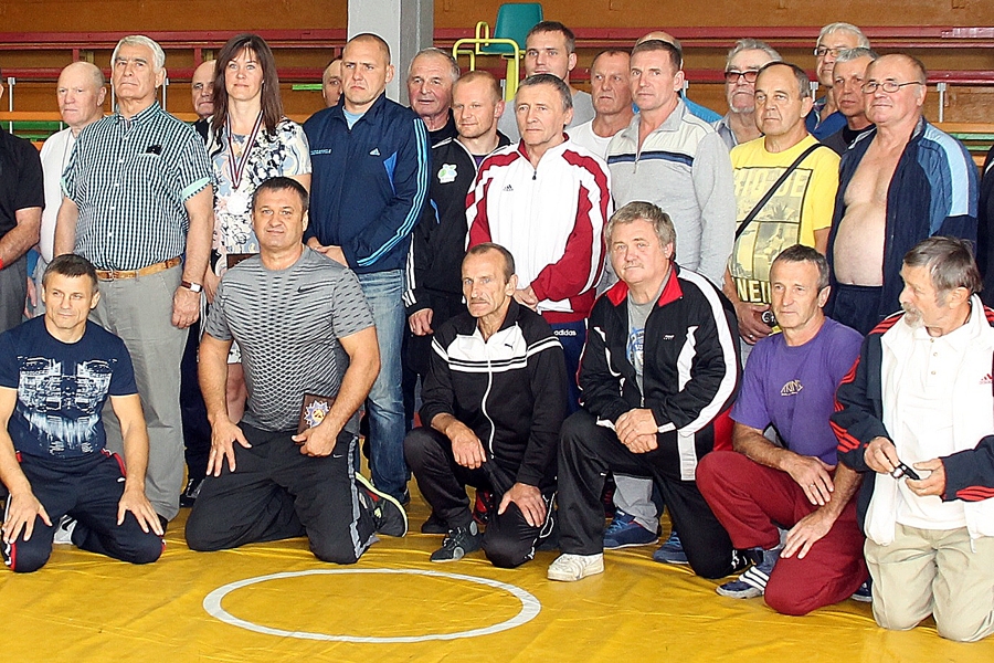 Daļa no sacīkšu dalībniekiem svinīgajā parādē. 
Autors: Uldis Varnevičs