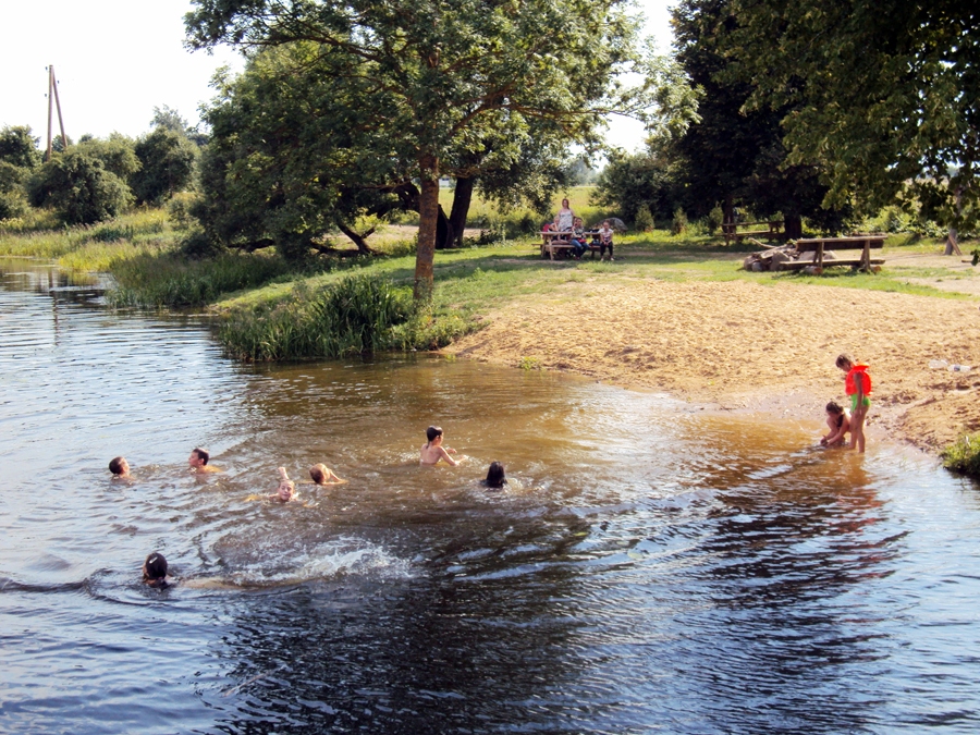 Sakopjot un aprīkojot Dzirnavu ūdenskrātuves apkārtni, peldvieta kļuvusi skaistāka.
Autors: Biedrības foto.
