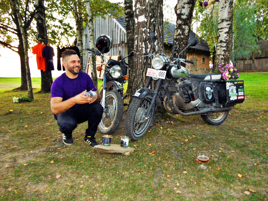 Metāla «kumeļi», kas Mārci Pļaviņu un viņa draugu Mārci Zariņu izvizināja pa Eiropu, Kaukāzu, Krieviju. 
Autors: Vilnis Auzāns