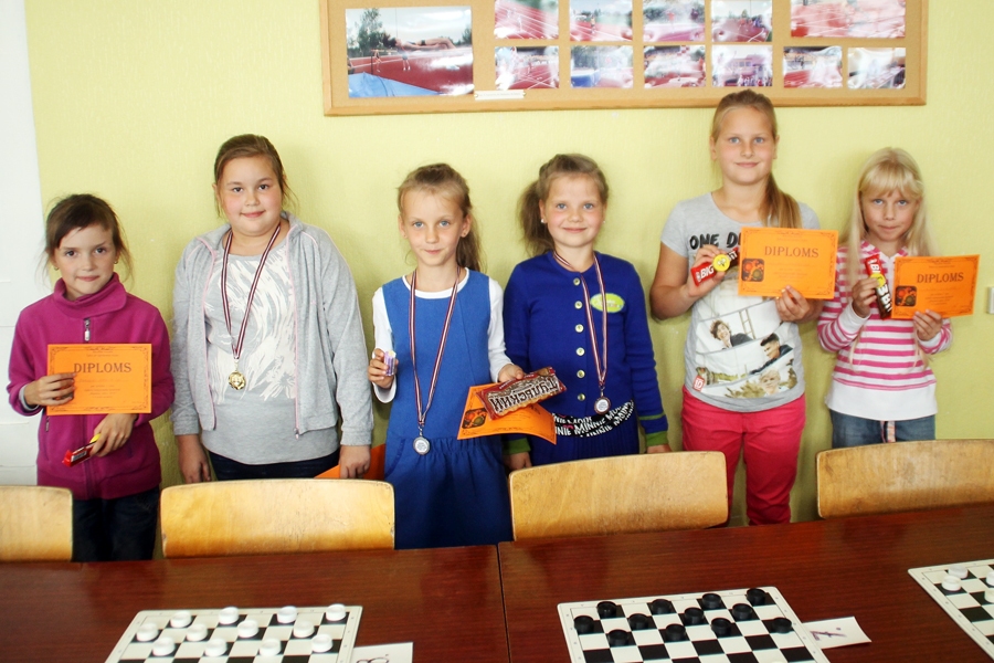 Fināla dalībnieces Amanda Opočkina, Kristīne Anna Pātaga, Keita Enija Platā, Selīna Liepa, Laura Andreika un Alīna Ļisicka.
Autors: Uldis Varnevičs